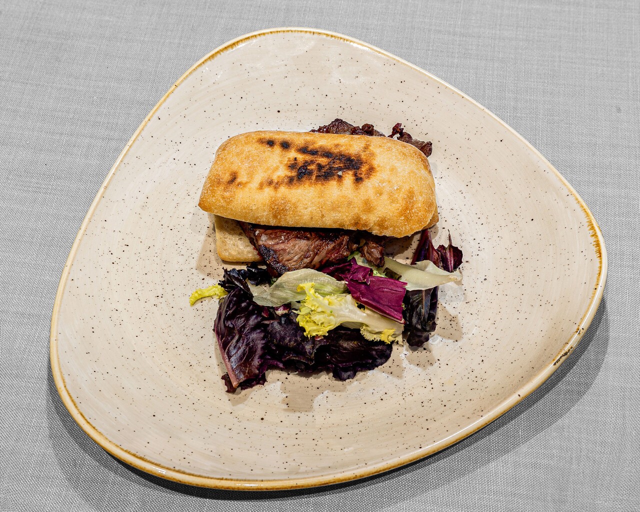 restaurante_larruzz_montadito_de_solomillo_de_buey_con_mantequilla_de_trufa_550x440